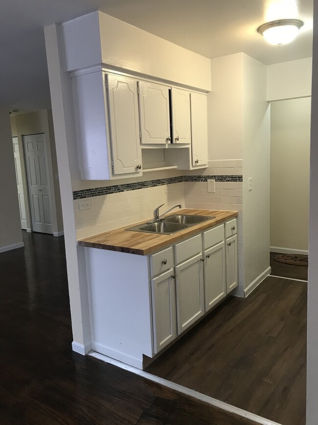 Foto del edificio - 6030 N Kenmore Ave