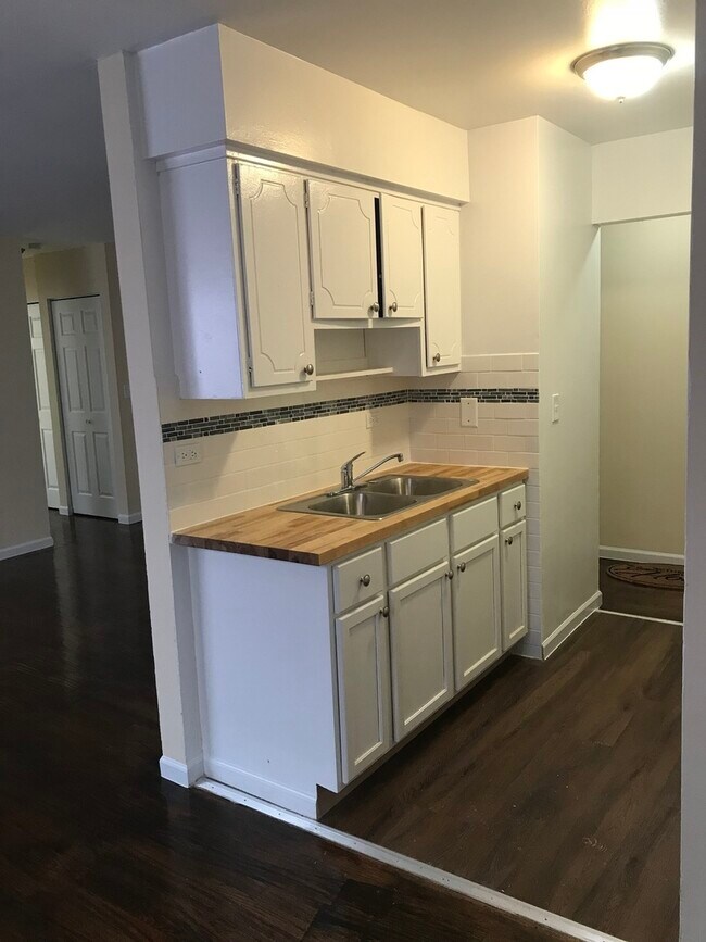 Foto del edificio - 6030 N Kenmore Ave