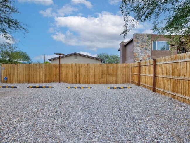 Foto del edificio - Modern 3 Bedroom 2 Bathroom home with open...
