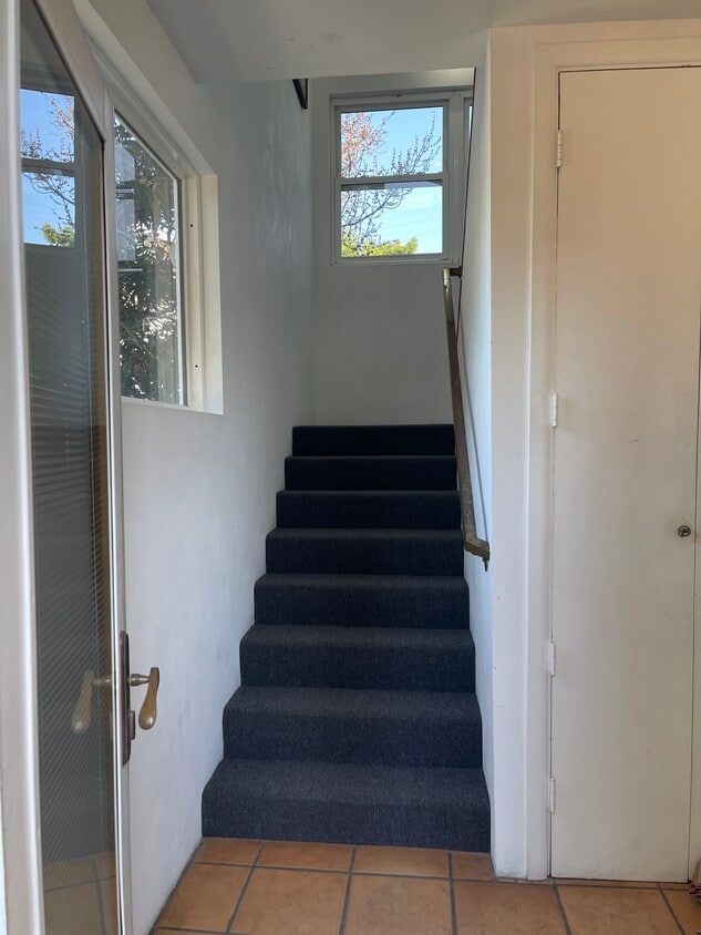 Entry to 1st landing - 1827 18th St