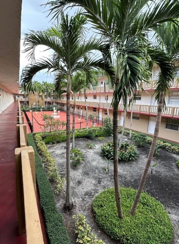 Foto del edificio - 4655 Palm Ave