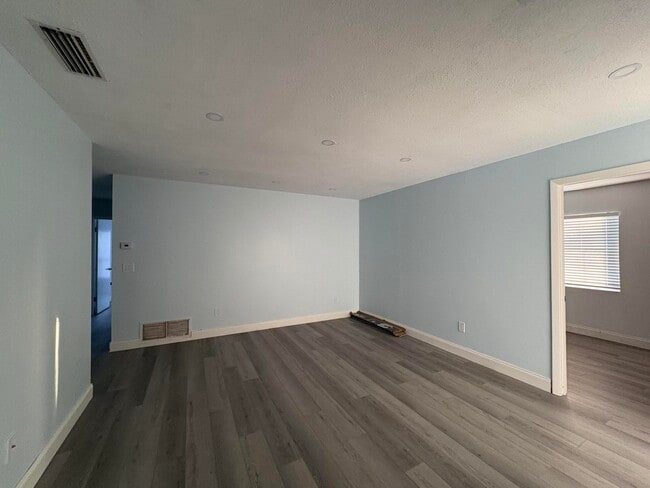 Building Photo - 271 NE Faring Ave