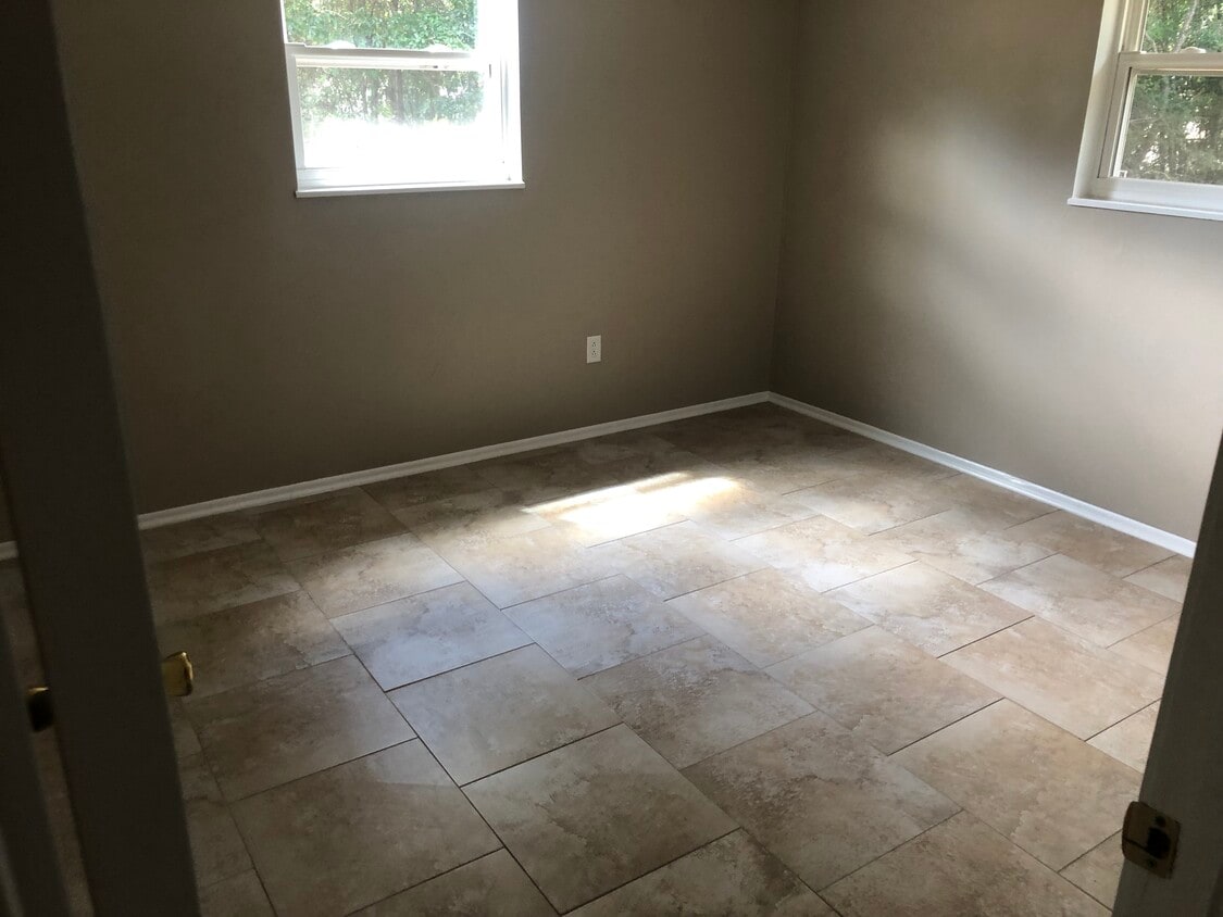 BED 3 - 6500 Julia Dr