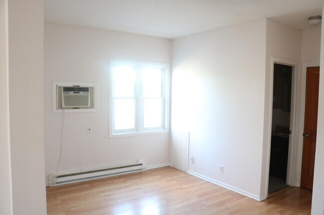 Building Photo - 3734 Chicago Ave