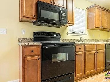 Building Photo - Fabulous Home