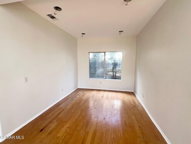 Building Photo - 1816 Golden Oak St