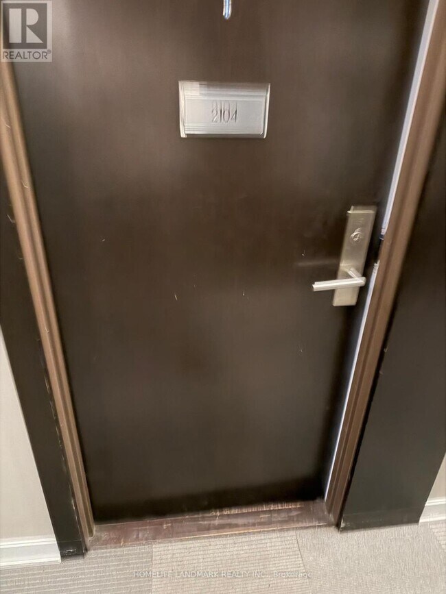 Photo du bâtiment - 60 Absolute Ave