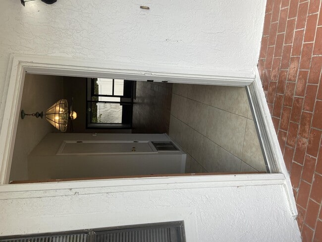 Building Photo - 5050 Ernst Ct