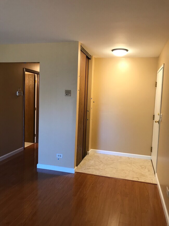 Foto del edificio - 7010 Newport Dr