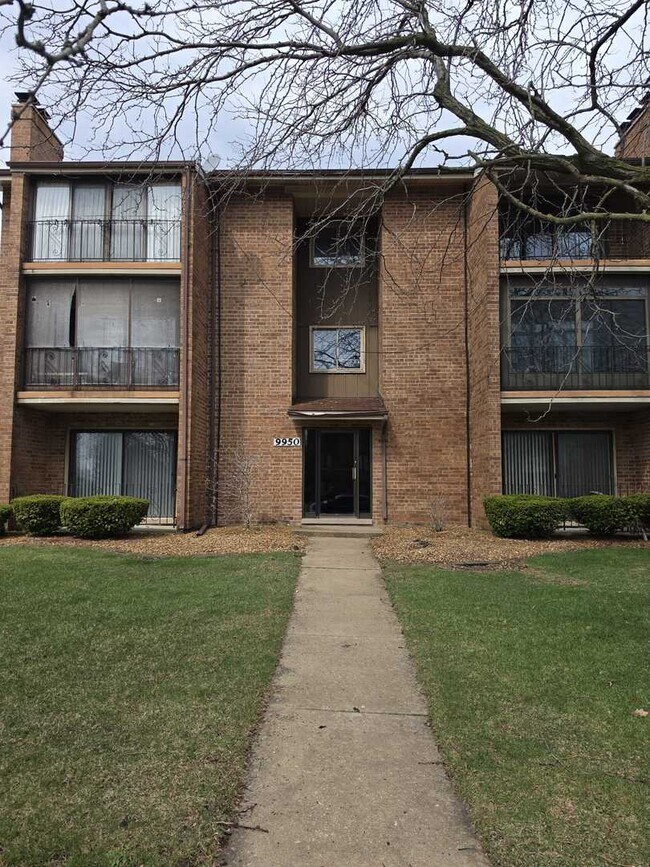 Building Photo - 9950 Treetop Dr