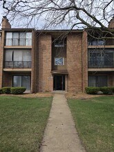 Building Photo - 9950 Treetop Dr
