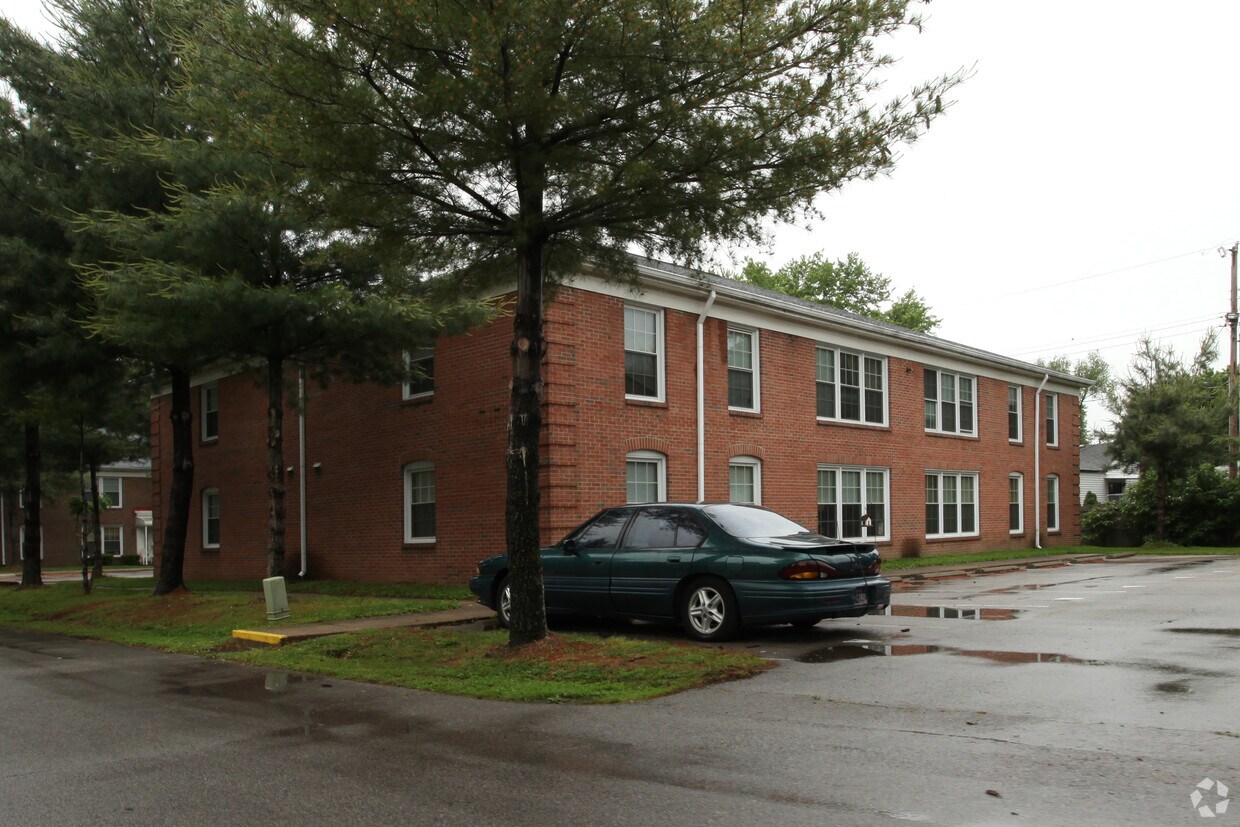 Foto del edificio - Eastlawn Arms