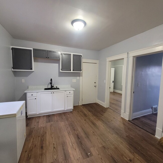 Foto del edificio - 2810 E 120th St