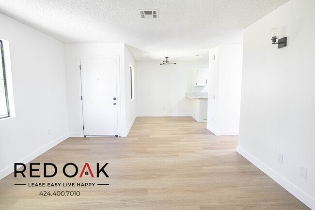 Foto del edificio - Fantastic Bright and Sunny Completely Remo...