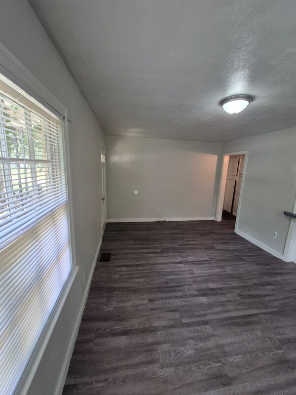 Foto del edificio - 3251 Meadow Ln