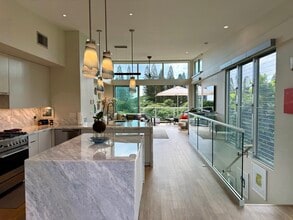 Building Photo - 197 Holokahiki Ln