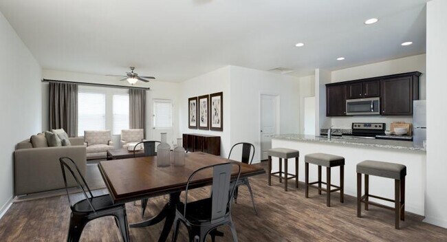 Foto del edificio - 16335 Winding Blossom Dr