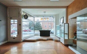 Building Photo - 23-25 E King St