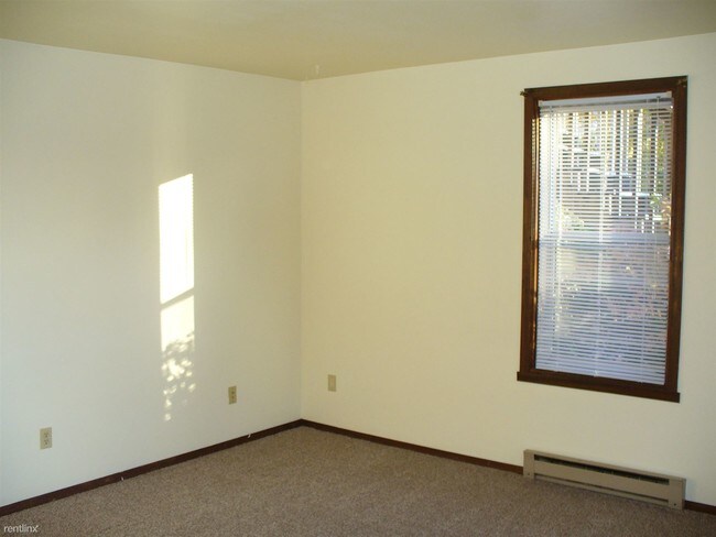 Building Photo - 622 Isabella St