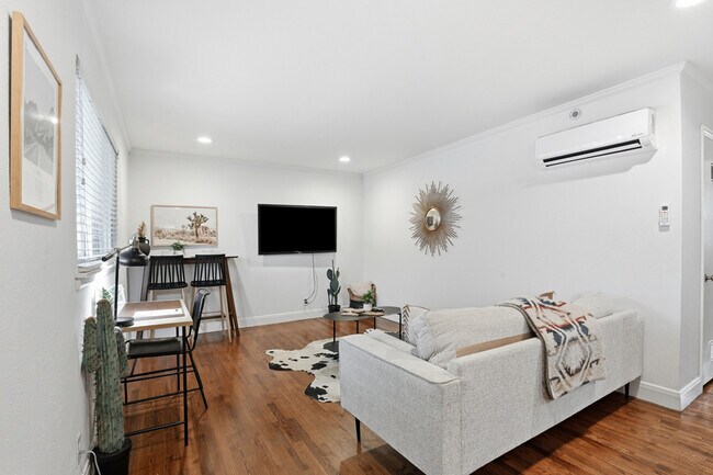 Foto del edificio - 3125 S University Dr