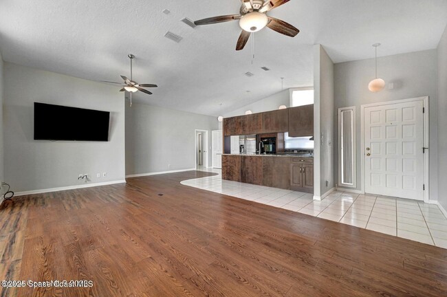 Foto del edificio - 296 Sandy Crane Ct