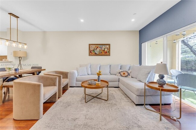 Foto del edificio - 8844 S Isles Cir