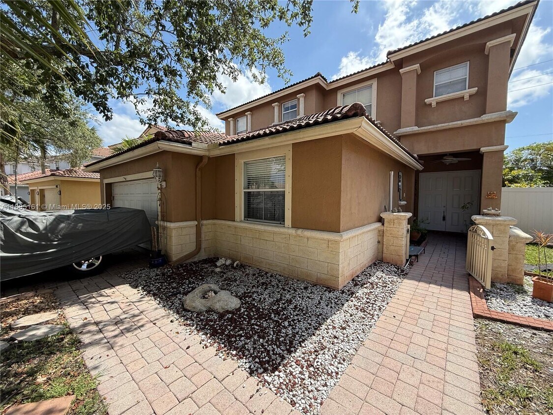 Foto principal - 4943 SW 35th Terrace