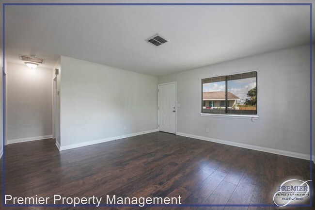 Building Photo - 2455 Thomasson Dr