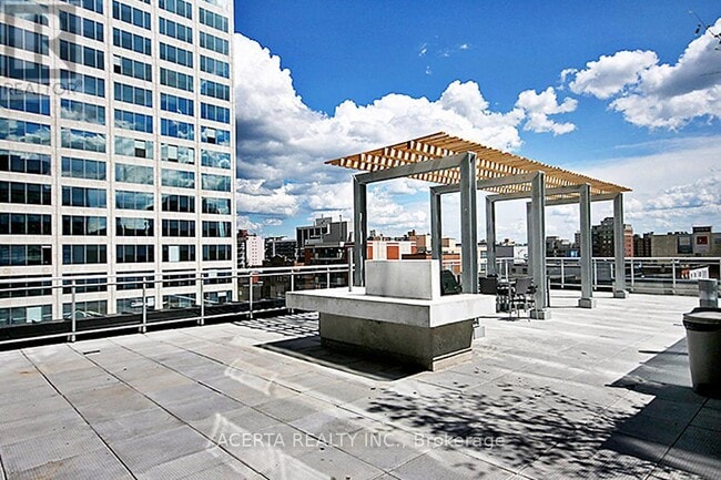 Building Photo - 324 Laurier Ave W