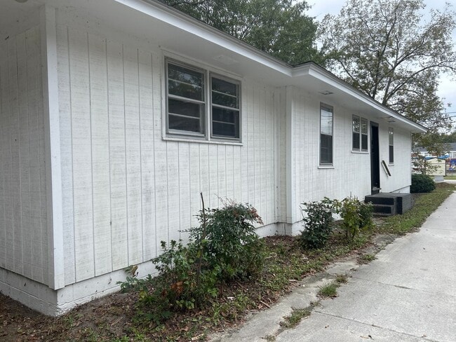 Building Photo - 610 Hunter St