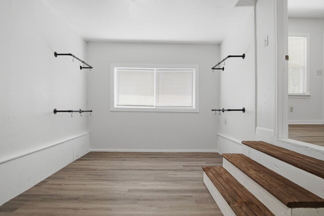 Building Photo - 1237 Staton Dr