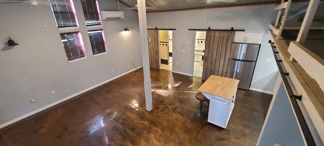 Foto del edificio - 211 E Voorhis Ave