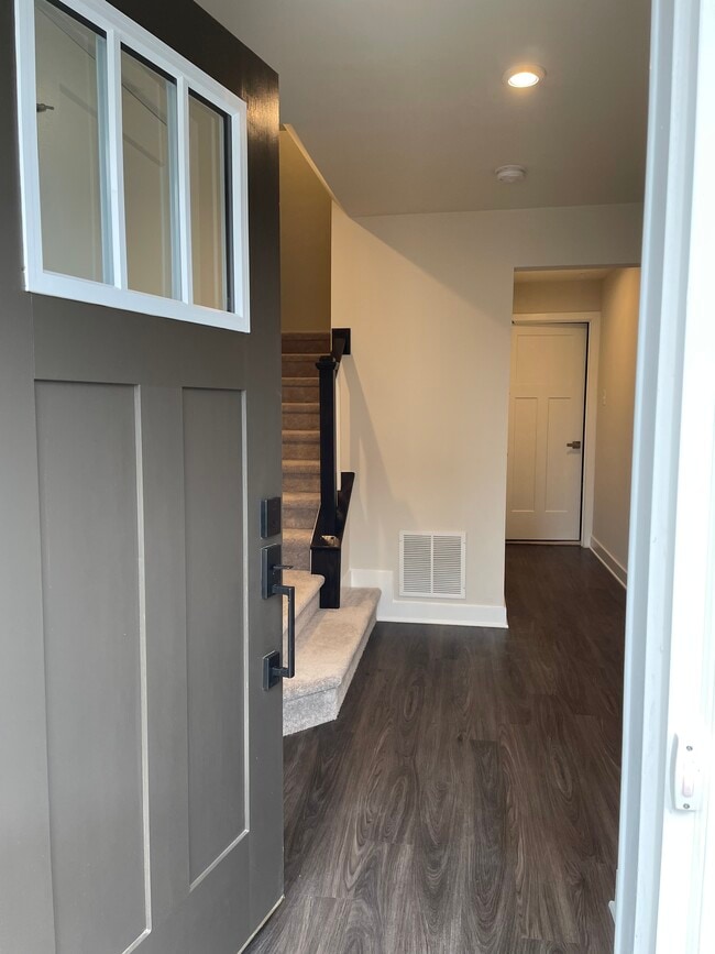 Building Photo - 229 Sugar Maple Sq