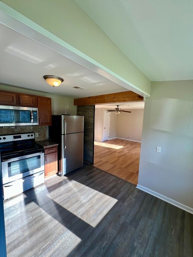 Building Photo - 3 Bedroom 1 Bathroom House for Rent