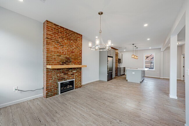 Building Photo - 5551 Columbo St