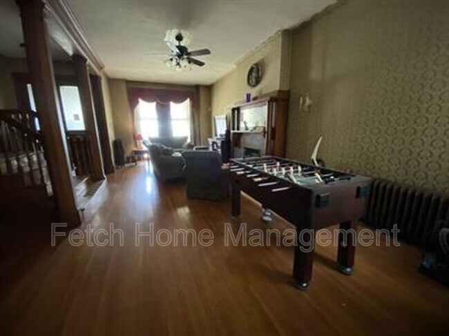 Foto del edificio - 911 E King St