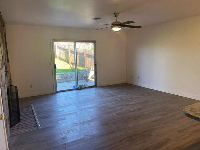Foto del edificio - Updated Folsom Home Available September 5th