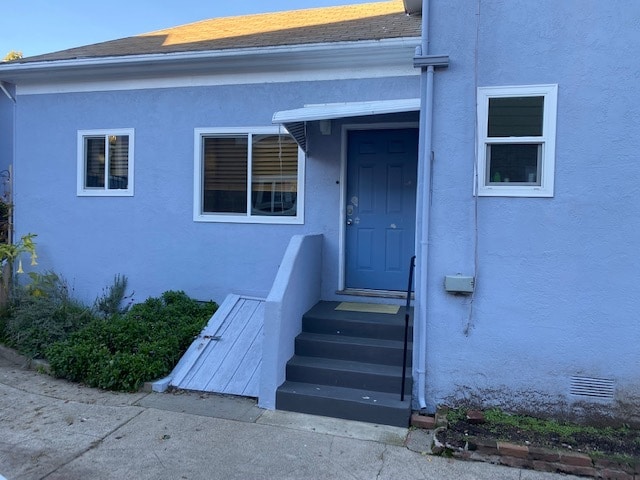Entrance to unit B - 4831 Clarke St