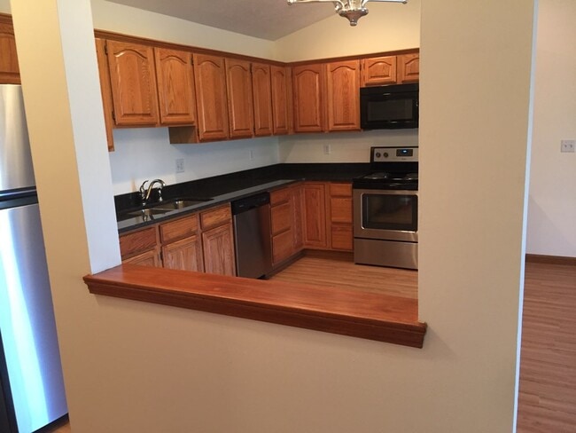 Building Photo - 260 Beechwood Pl