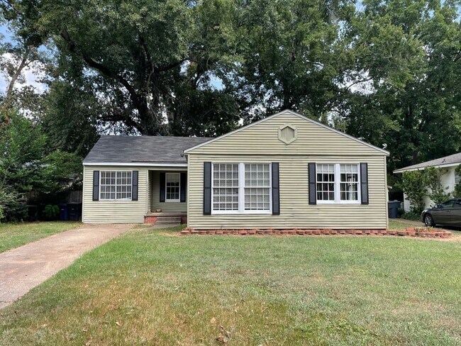 Foto del edificio - Broadmoor Home, 3 Beds, 2 Baths