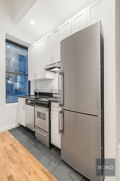 Building Photo - 440 W 51st St
