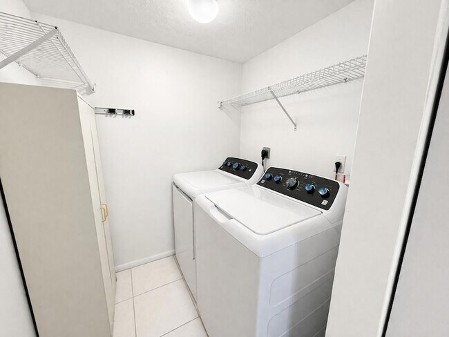 Foto del edificio - 10151 W Atlantic Blvd