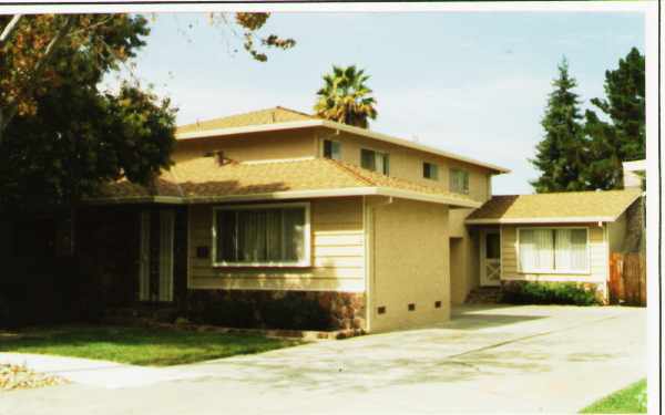 Foto del edificio - 1507-1509 Hawes Ct