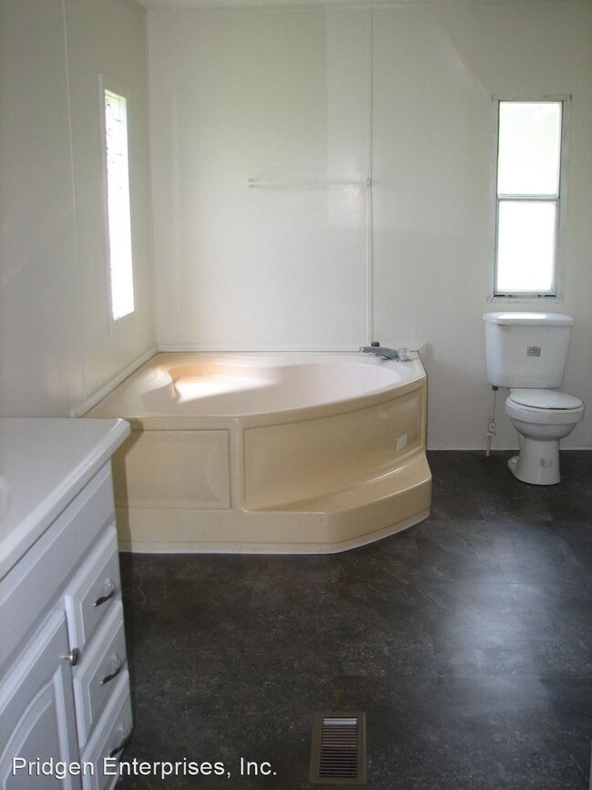 Building Photo - 3 br, 2 bath House - 330 Burkland Drive