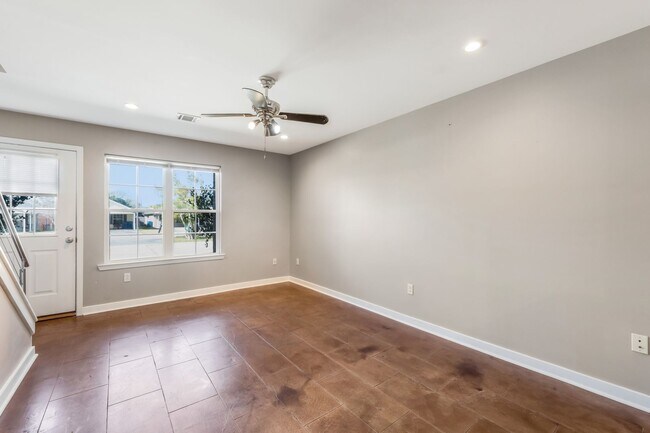 Foto del edificio - 3 Bedroom 2 Bathroom Lafayette Townhome fo...