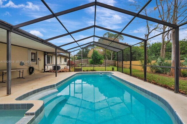 Foto del edificio - 168 Westwood Dr