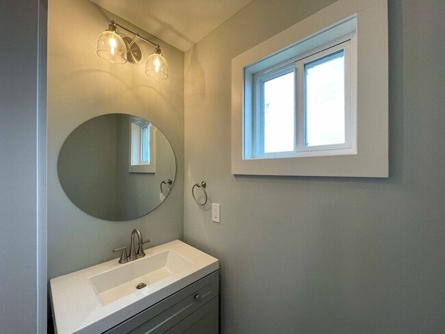 Building Photo - 57 W Cascade St