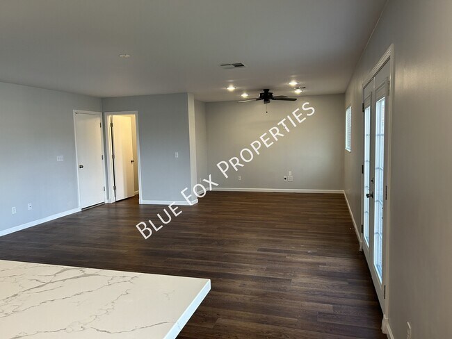 Foto del edificio - 10066 N Blue Crossing Way