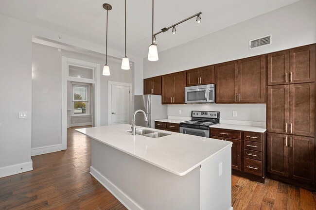 Building Photo - 975 E McMillan St