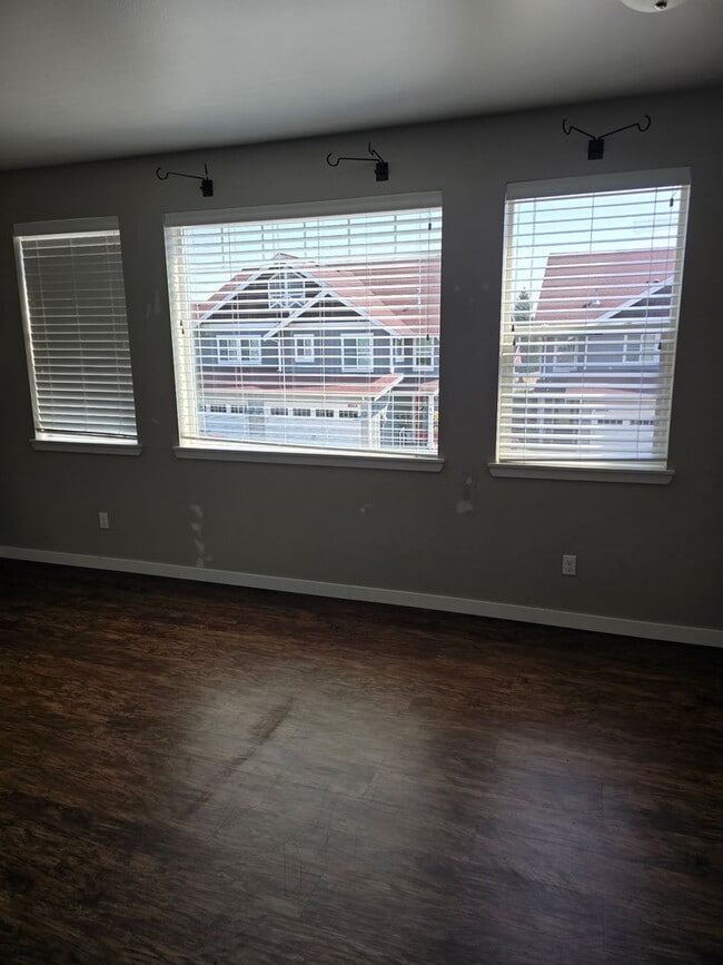 Building Photo - 1 Bedroom Condo located in Lynden Washington